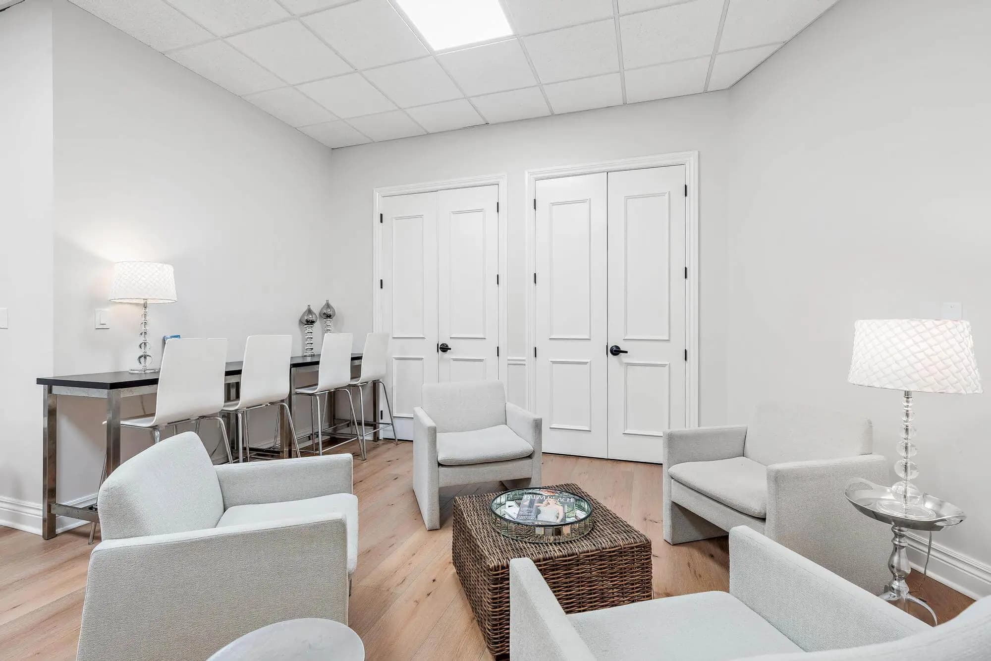 Group room with seating around a low table and a long workstation